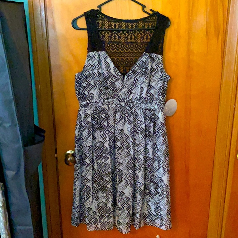 Summer dress with mesh detail